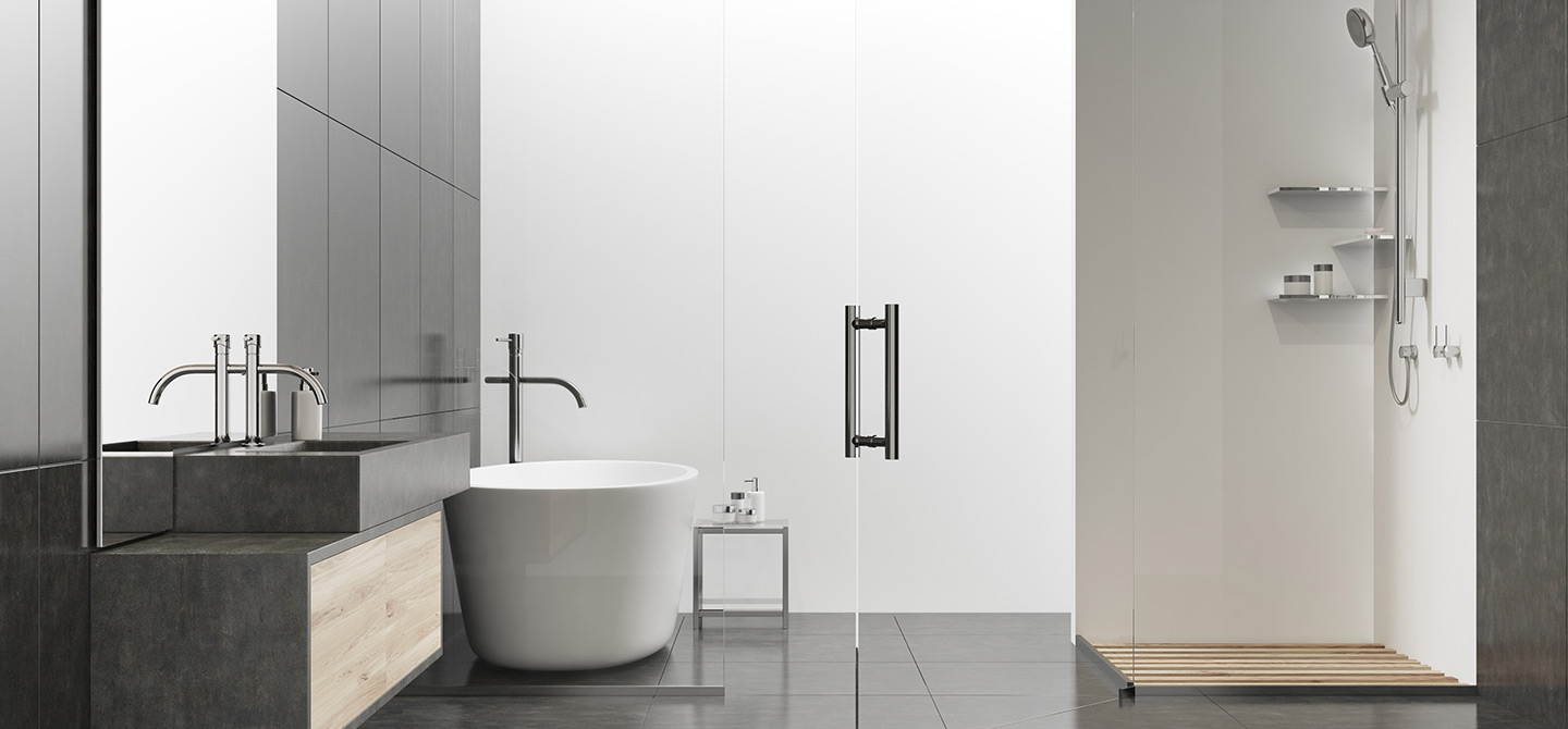 Modernes Badezimmer mit freistehender Badewanne und bodengleicher Dusche Modernes Badezimmer mit freistehender Badewanne und bodengleicher Dusche