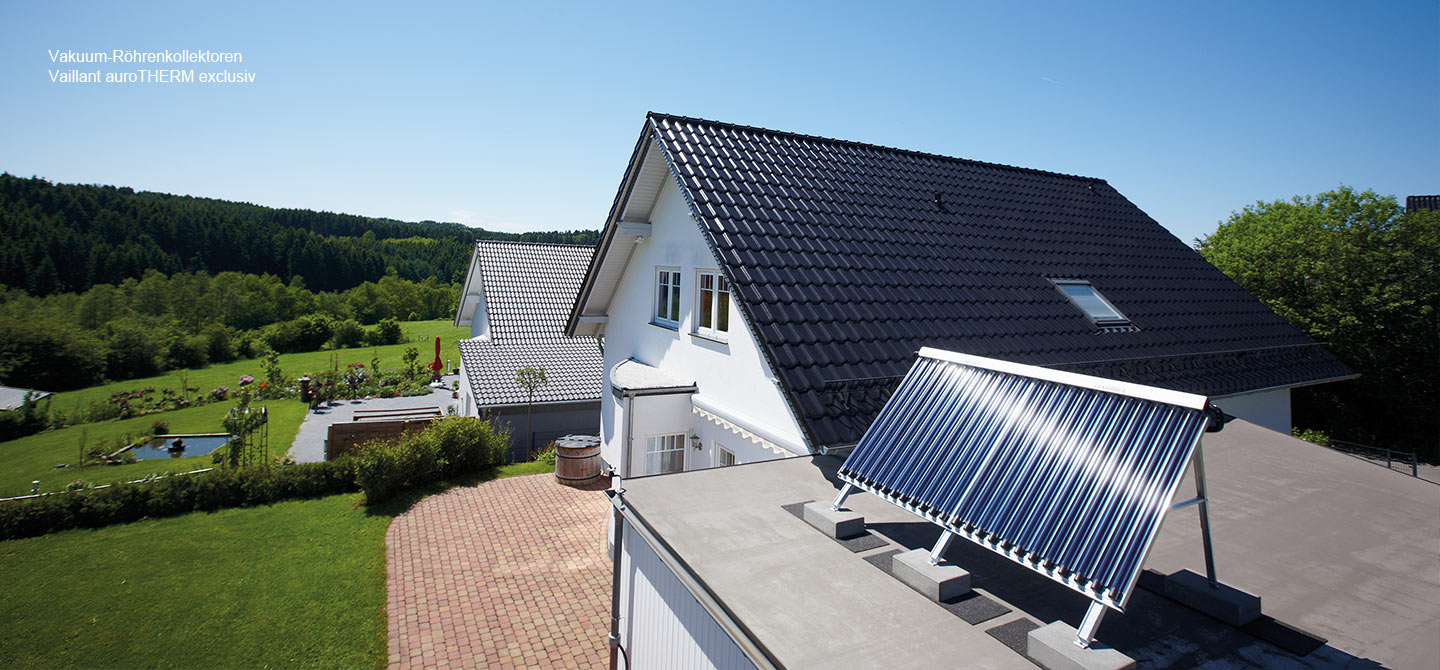 Solarkollektoren auf einem Hausdach Solarkollektoren auf einem Hausdach